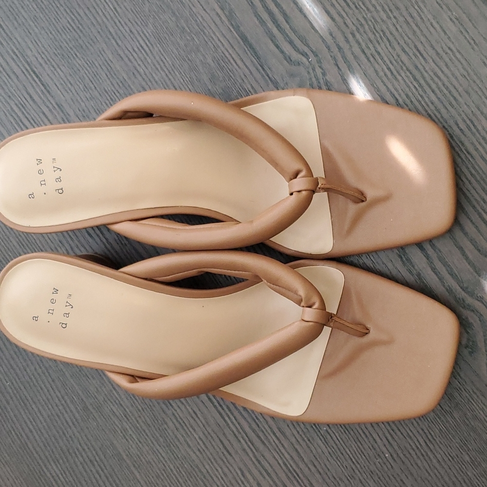 Women tan sandal